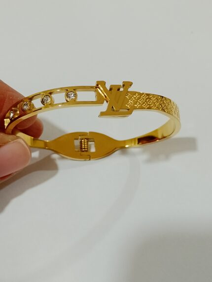 anti tarnish bracelet with gold polish