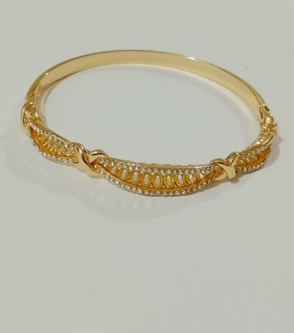 anti tarnish bracelet with gold polish