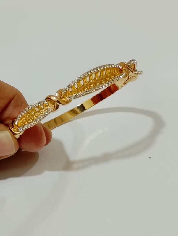 anti tarnish bracelet with gold polish
