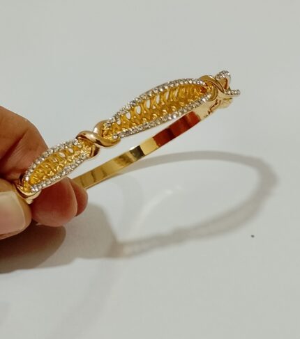 anti tarnish bracelet with gold polish