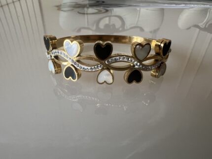 anti tarnish white n black love shape bracelet