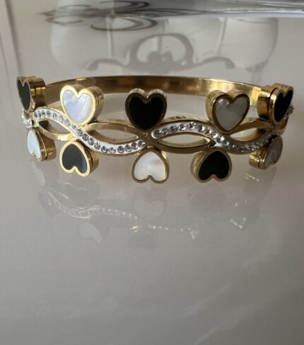 anti tarnish white n black love shape bracelet